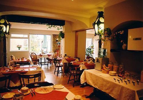 Nonsuch Park Hotel Епсом Екстер'єр фото